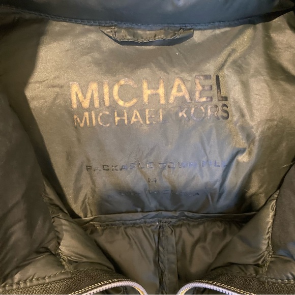 Women’s Michael Kors puffer jacket, lightweight, green, medium. - Picture 4 of 5